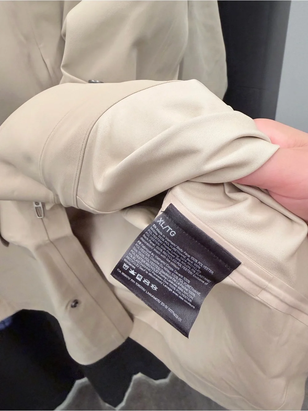 Lululemon Men’s Storm Field StretchSeal Long Jacket size XL color TRNH (beige)